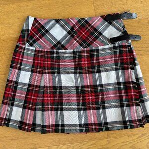 Tartan Plaid Mini Skirt – Size 8 (Runs Short) (sale ends 08/28)